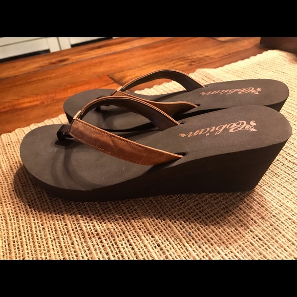 Cobian Womens Grace Flip-Flop Cobian Womens Grace Flip-Flop